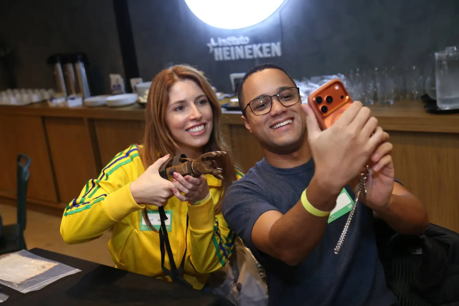 BUILD-A-HAND BRASIL - HEINEKEN
